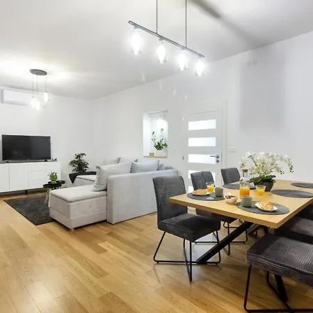 公寓 Trogirski San *