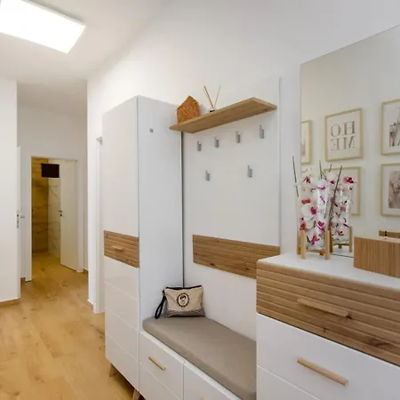 Trogirski San 公寓