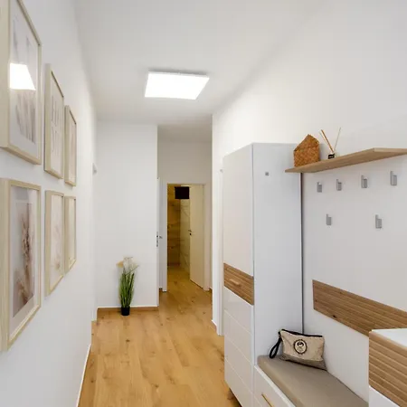 Trogirski San 公寓