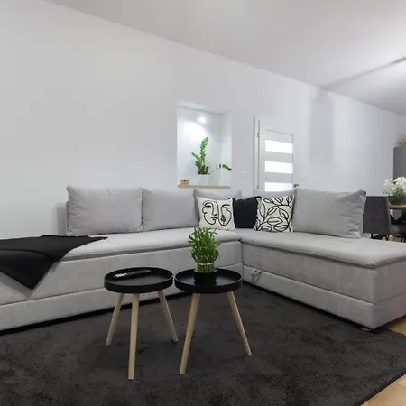 Daire Trogirski San Trogir