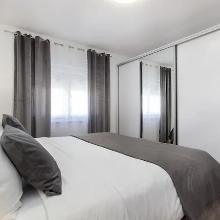 Daire Trogirski San Trogir