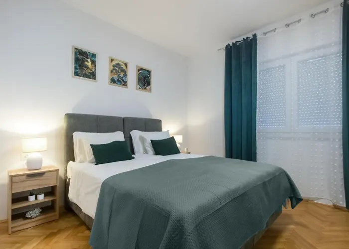 公寓 Trogirski San *