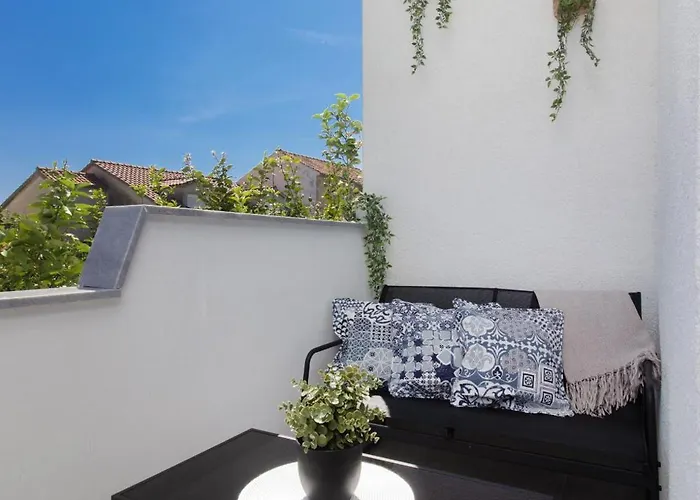 公寓 Trogirski San