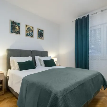 公寓 Trogirski San *